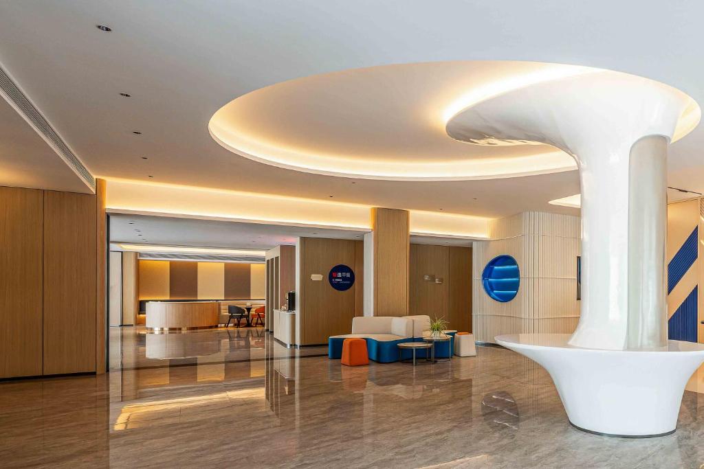 Posezení v ubytování Holiday Inn Express Shanghai PVG Airport Zhuqiao - Free shuttle bus to Pudong Airport and Disneyland
