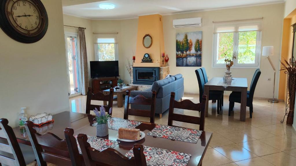 A television and/or entertainment centre at Pazinos/Neveli Cottage