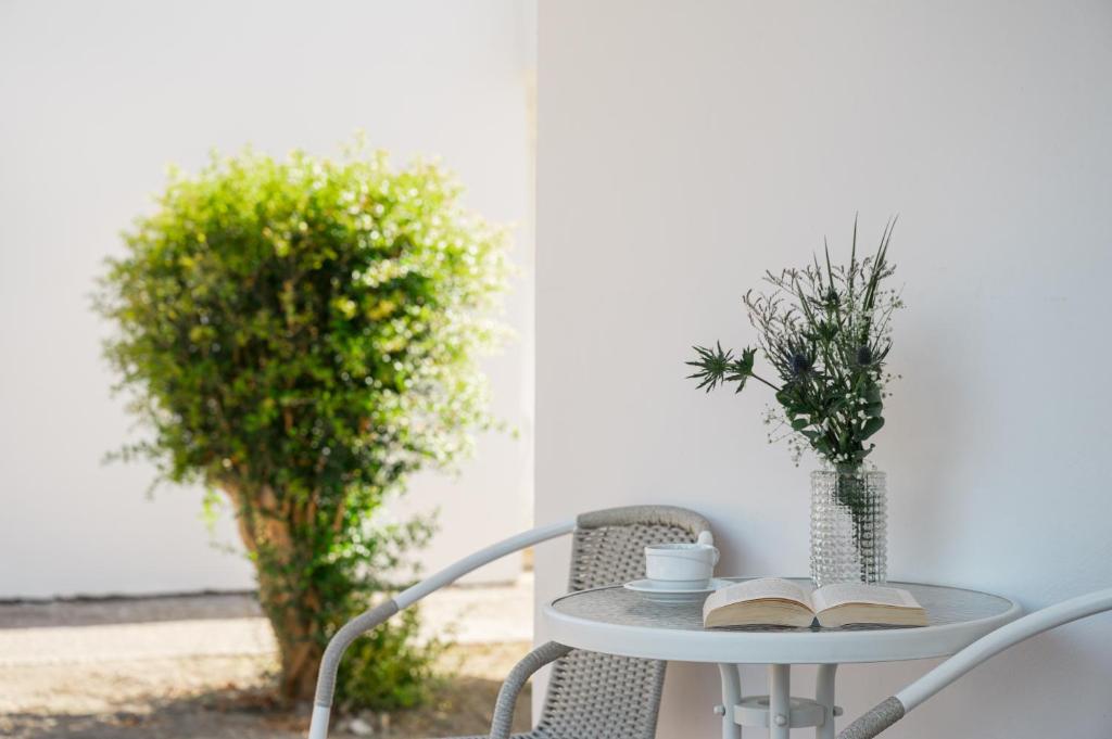 A garden outside Naftilos Rosmarinus Apartments