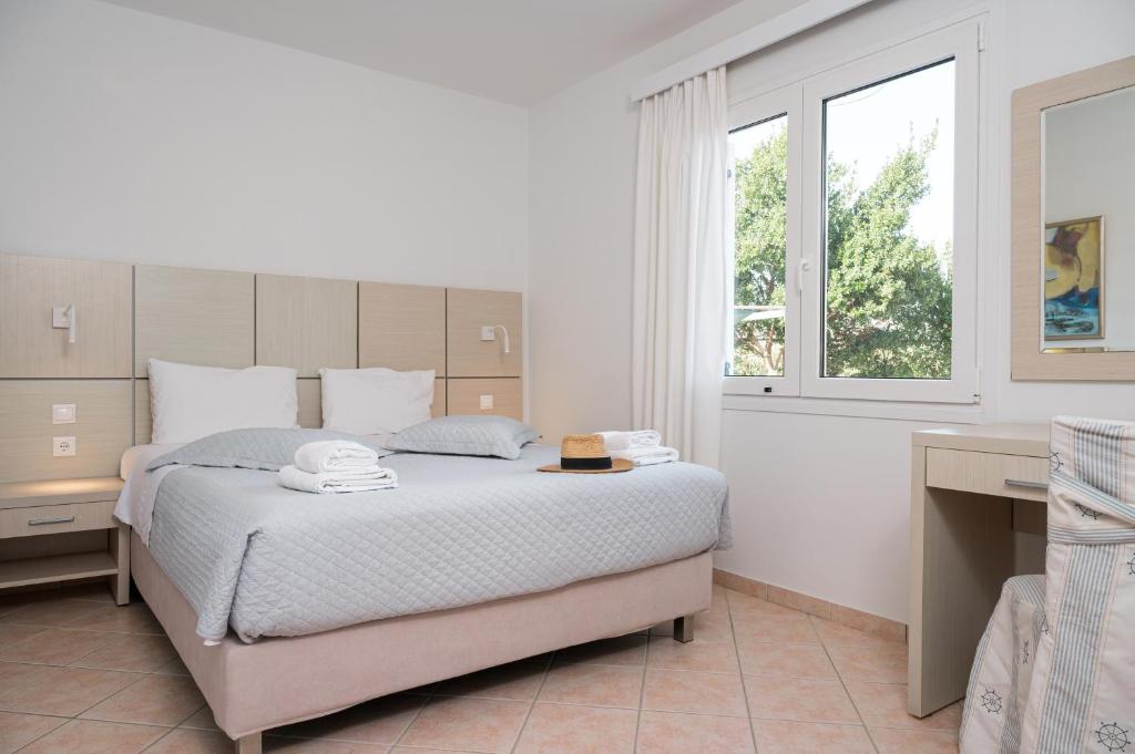 A bed or beds in a room at Naftilos Rosmarinus Apartments