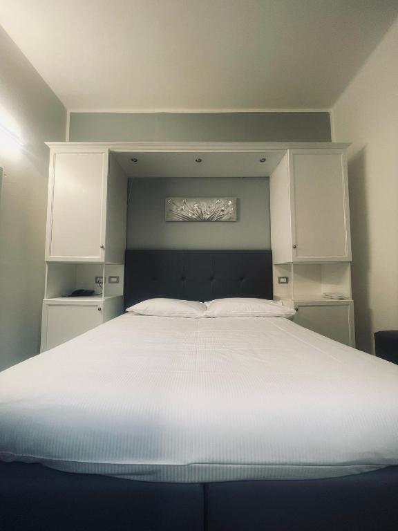 Hotel Holiday- Alla Finestrella - Resim 44