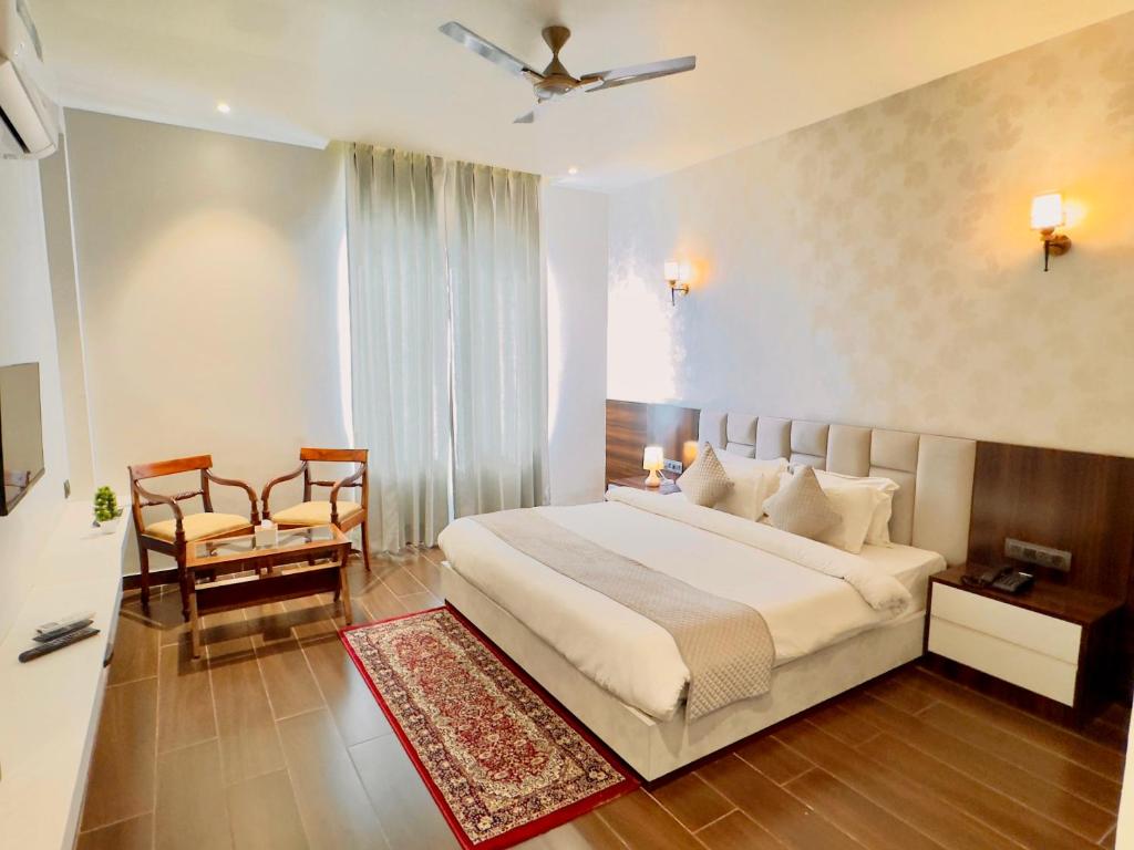Postel nebo postele na pokoji v ubytování Sitara Hotel & Resort, Pushkar - Nested in Nature's Lap
