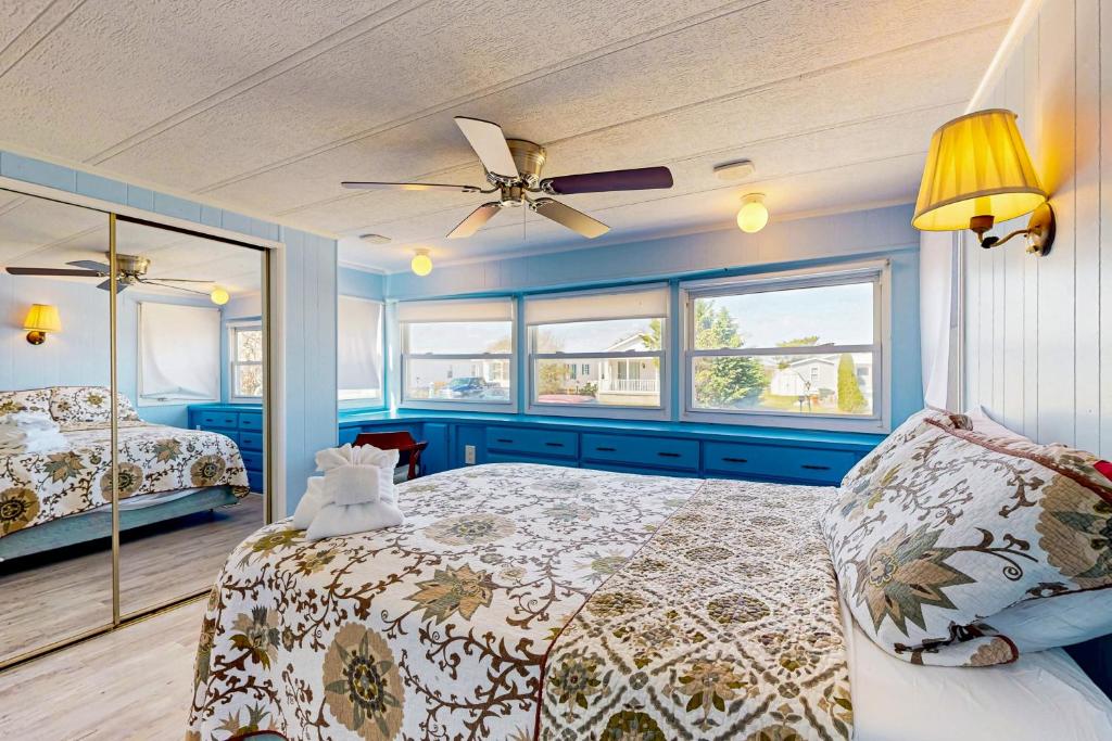 Ein Bett oder Betten in einem Zimmer der Unterkunft Oyster Lane Hideout