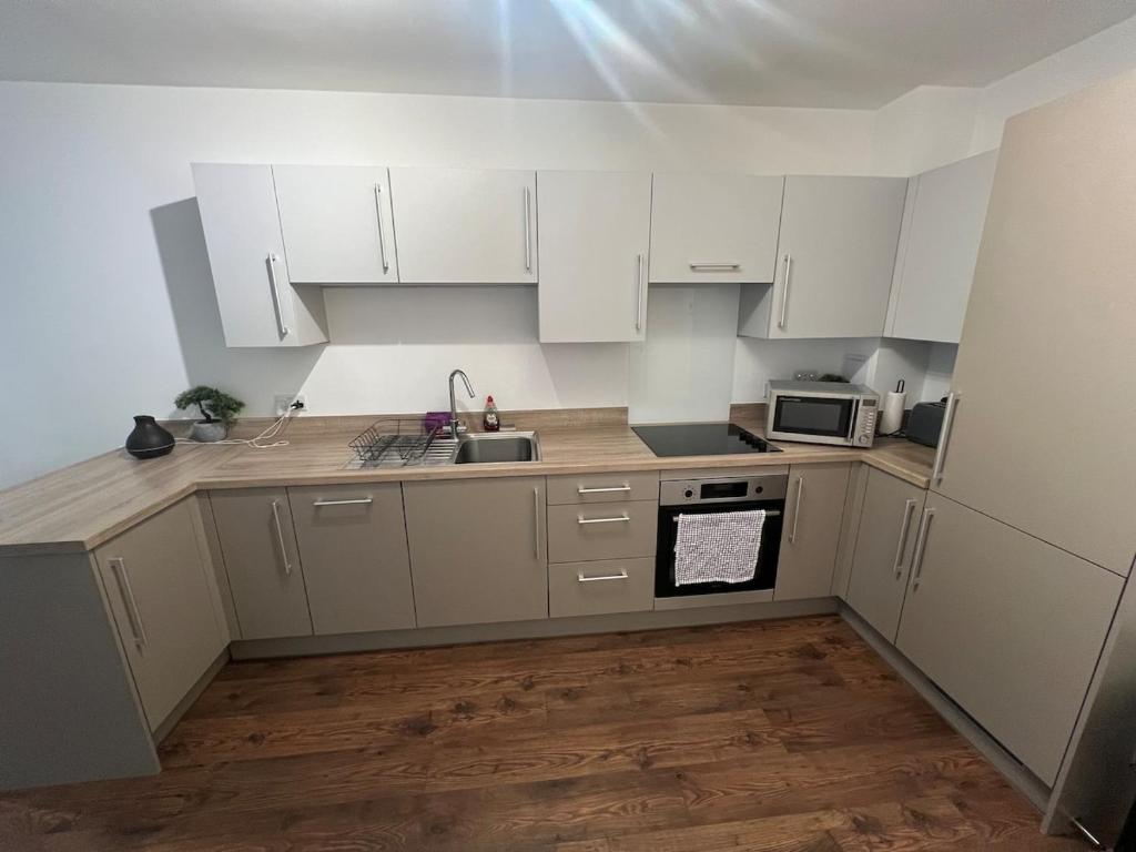 Η κουζίνα ή μικρή κουζίνα στο River Wharf Apartment