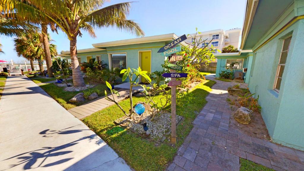 Aed väljaspool majutusasutust Unit 113 - Oceanfront Unit -2br1ba Heated Pool!