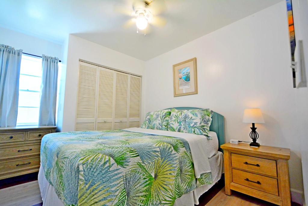 Voodi või voodid majutusasutuse Unit 113 - Oceanfront Unit -2br1ba Heated Pool! toas