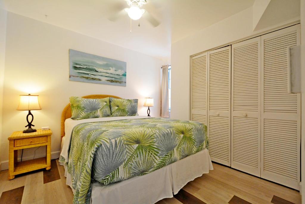 Voodi või voodid majutusasutuse Unit 113 - Oceanfront Unit -2br1ba Heated Pool! toas
