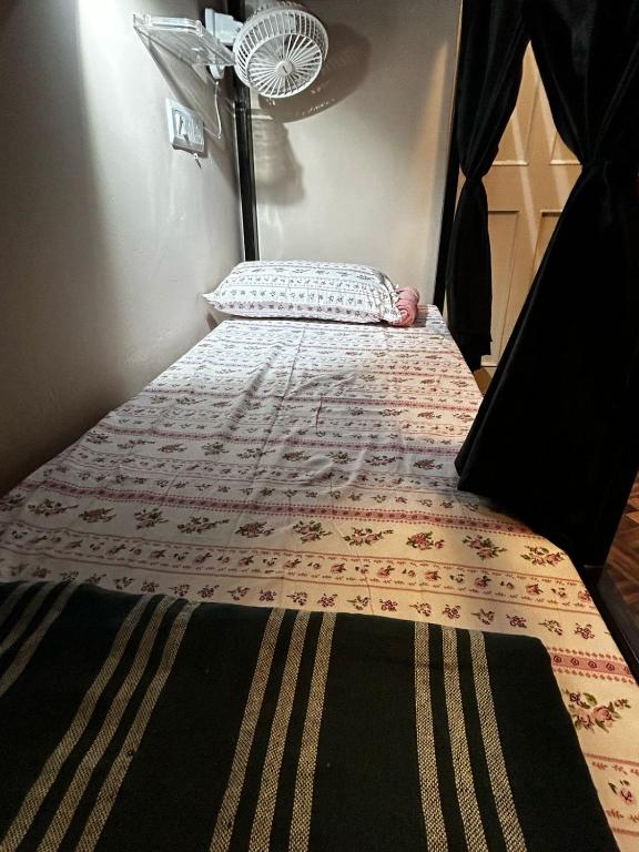 Postel nebo postele na pokoji v ubytování SREA Homestead Dormitory