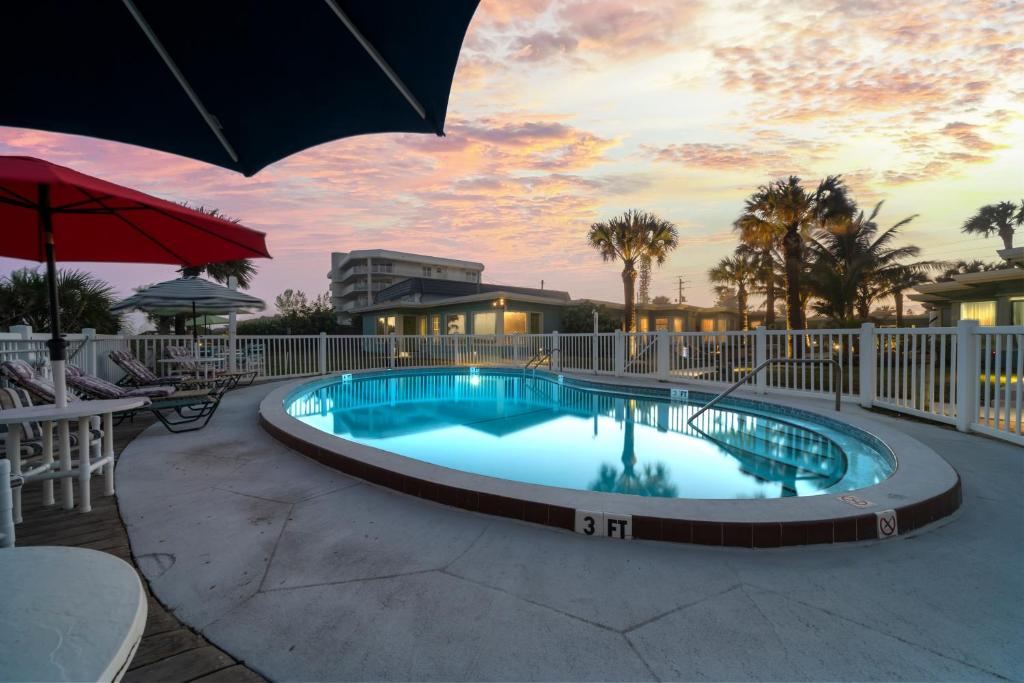 Bassein majutusasutuses Unit 113 - Oceanfront Unit -2br1ba Heated Pool! või selle lähedal