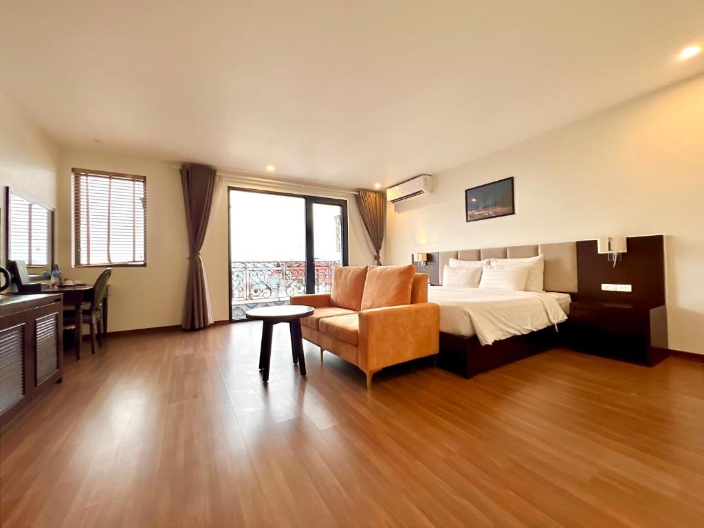Postel nebo postele na pokoji v ubytování Paragon Noi bai Hotel & Pool