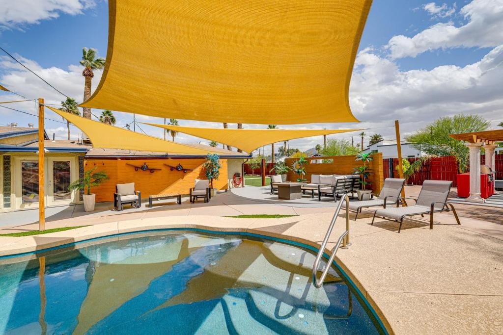 Bazén v ubytování 5 Mi to Phoenix Zoo Poolside Paradise! nebo v jeho okolí