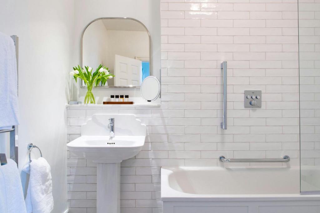 Billesley Manor Hotel & Spa, a Tribute Portfolio Hotel - Resim 18