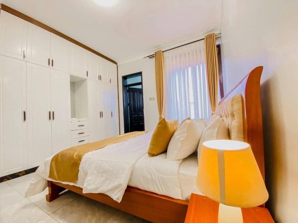Llit o llits en una habitació de StaySpace Homes