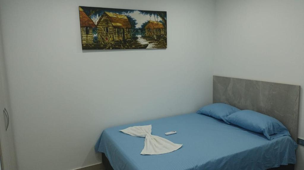 En eller flere senge i et værelse på Hermoso Apartamento Santa Marta