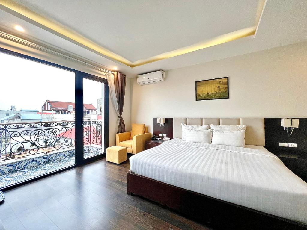 Postel nebo postele na pokoji v ubytování Paragon Noi bai Hotel & Pool