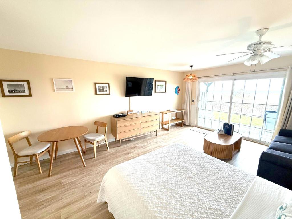 Beach Plum Resort - Studio