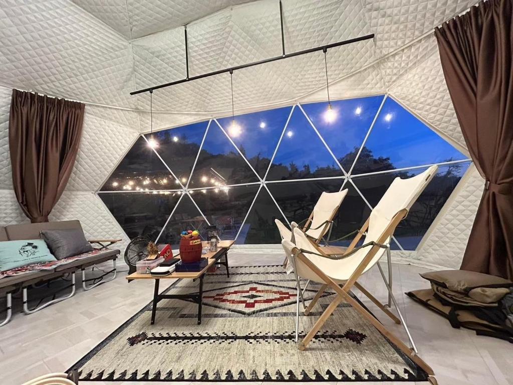Ruang duduk di Glamping x Kominka MASAZUMI Tei -and- GLAMPING&BBQ VILLAGE Takibi Terrace- Vacation STAY 97094v