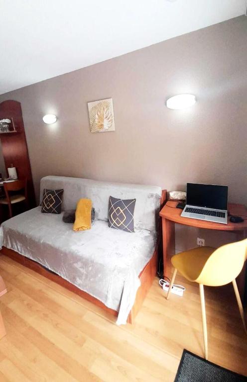 Un pat sau paturi într-o cameră la Résidence Le Pic du Midi - maeva Home - Appartement 2 pièces 4 personnes - Confort MAE-2001