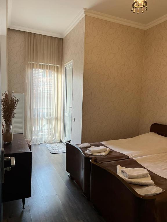 Postel nebo postele na pokoji v ubytování Arsukidze guesthouse