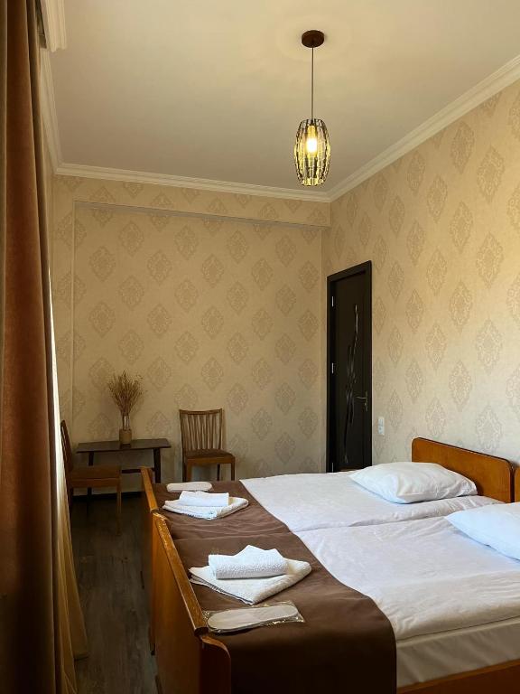Postel nebo postele na pokoji v ubytování Arsukidze guesthouse
