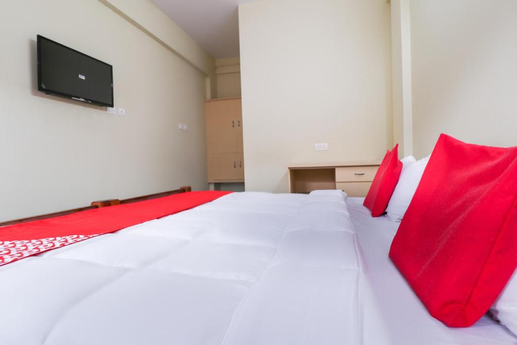 TV a/nebo společenská místnost v ubytování Hotel O Appas Residency