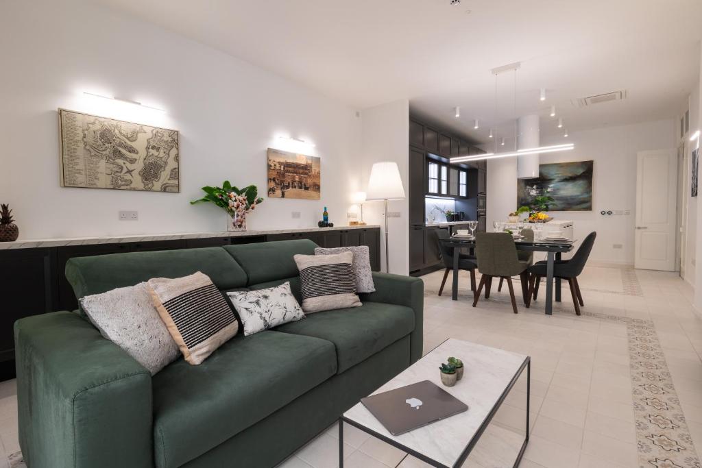 Posezení v ubytování Brand New! Valletta Boutique Style Apartment