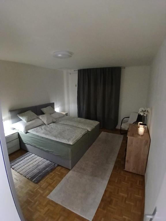4 Zimmer, 6 Betten, neu möbliert, im Zentrum - Resim 5