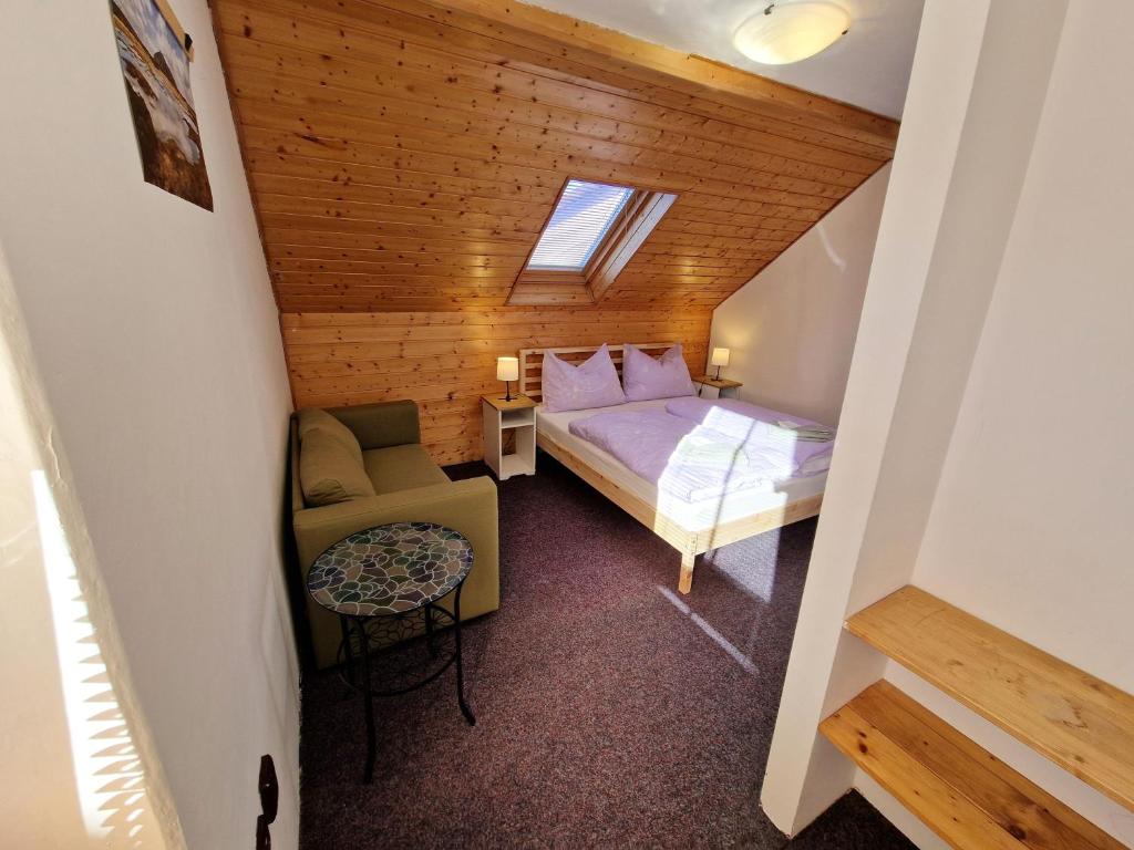 Postel nebo postele na pokoji v ubytování Vila Pramínek, Horní Maršov, Krkonoše