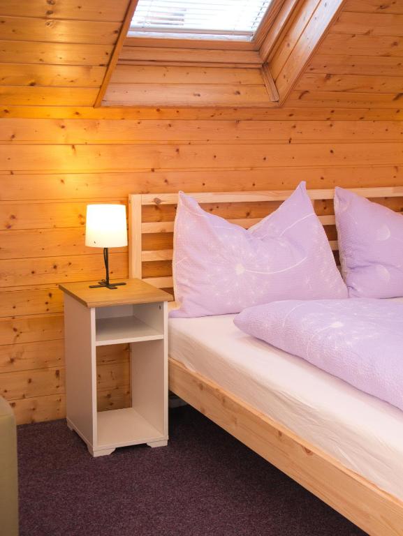 Postel nebo postele na pokoji v ubytování Vila Pramínek, Horní Maršov, Krkonoše