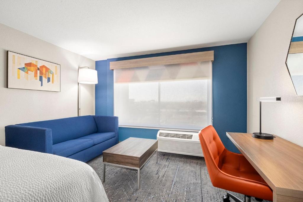 Holiday Inn Express & Suites Phoenix West - Tolleson by IHG photo