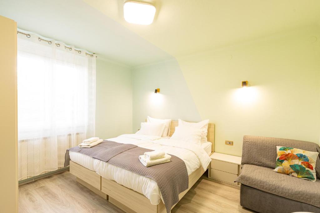 Postel nebo postele na pokoji v ubytování Adriatic Bay Apartments