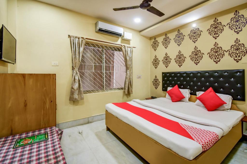 Postel nebo postele na pokoji v ubytování Super Hotel O Priyal Amrit Sagar