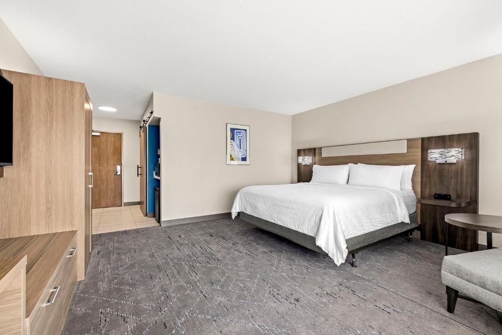 Holiday Inn Express & Suites Phoenix West - Tolleson by IHG photo