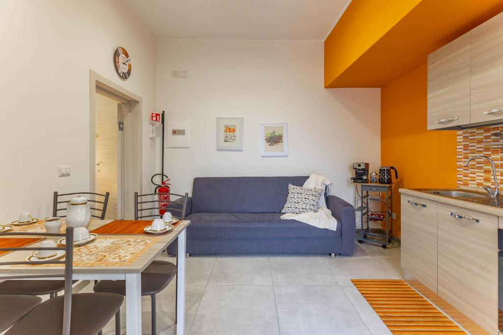 a living room with a blue couch and a table at Impero 5 duepiuno in Acquaviva delle Fonti
