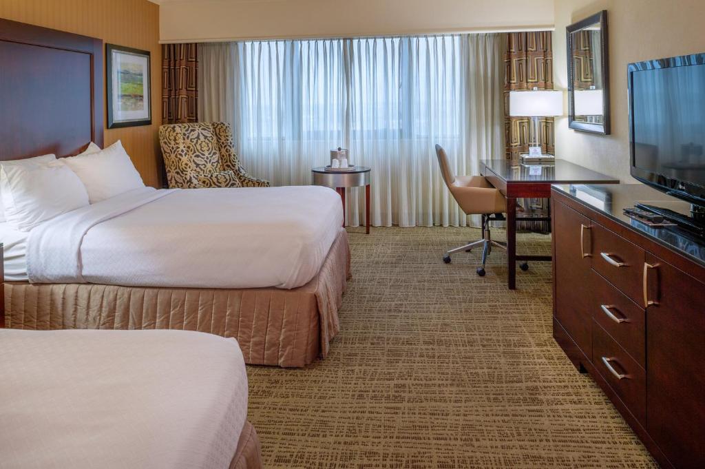 Crowne Plaza Hotel St. Louis Airport by IHG photo