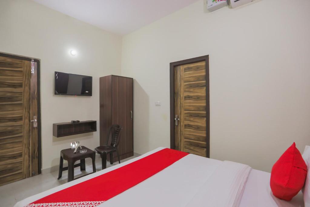 Postel nebo postele na pokoji v ubytování Hotel O Sewa Residency