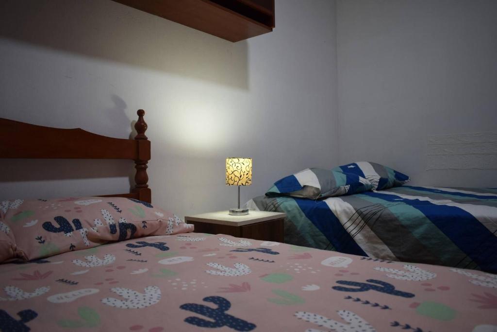 Ένα ή περισσότερα κρεβάτια σε δωμάτιο στο Central and Cozy Apartment