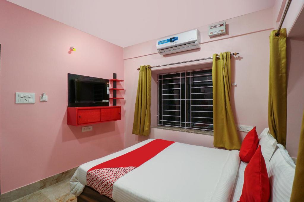 TV a/nebo společenská místnost v ubytování Collection O NEOSTAY TOWN HOUSE