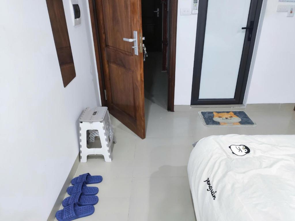 a room with a bed and a dog house on the floor at Heart Homestay in Hanoi