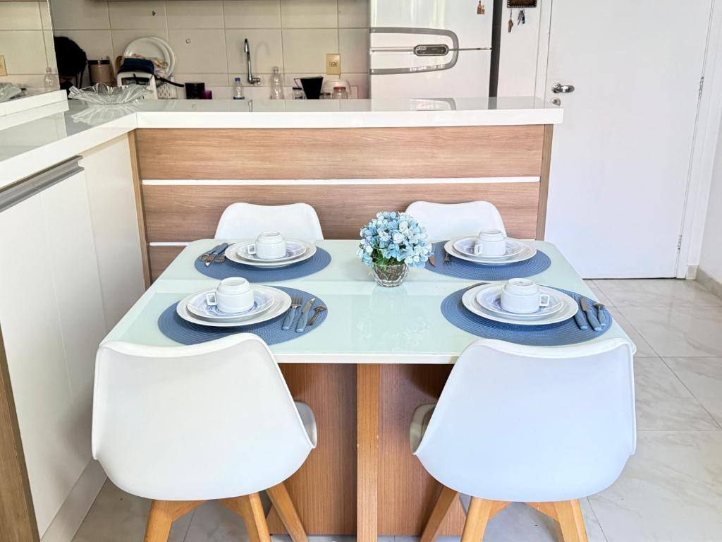 a small kitchen with a table and two chairs at Residencial MW Novo in Camaçari