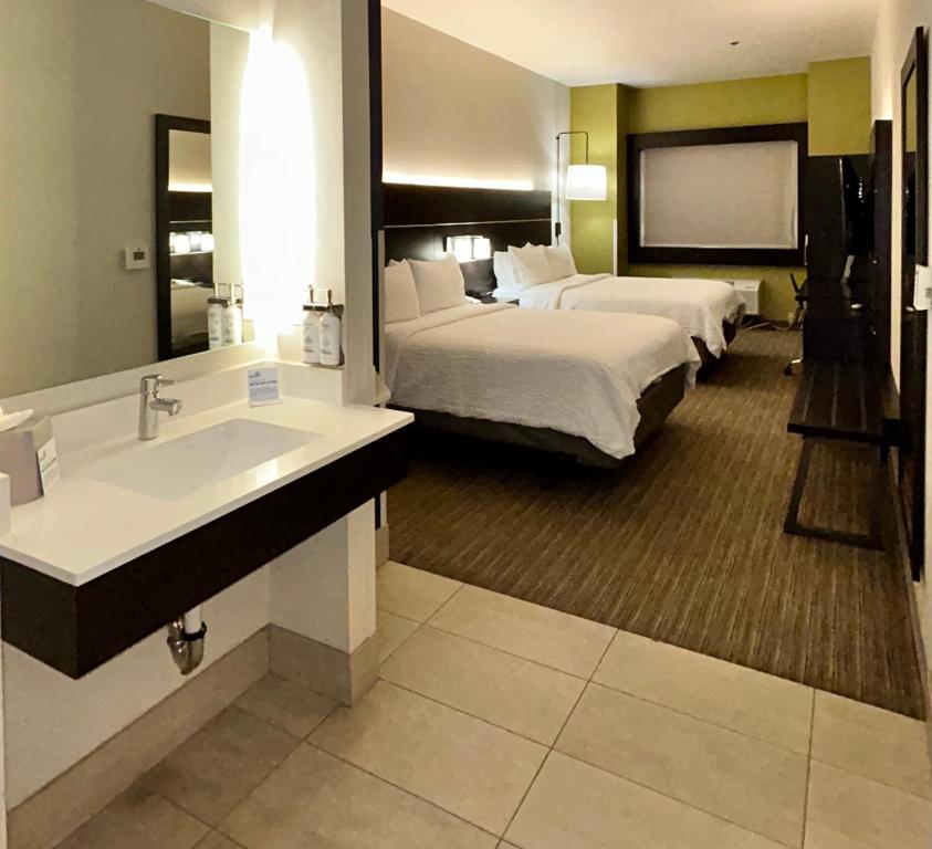 Holiday Inn Express Madera by IHG photo