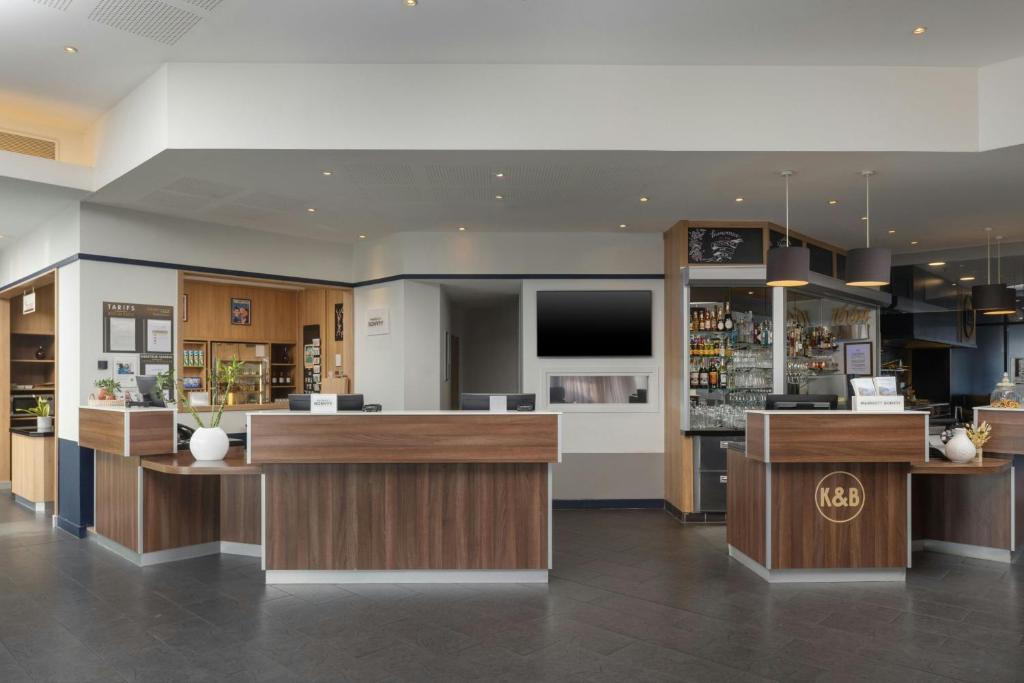 Lounge nebo bar v ubytování Courtyard by Marriott Toulouse Airport