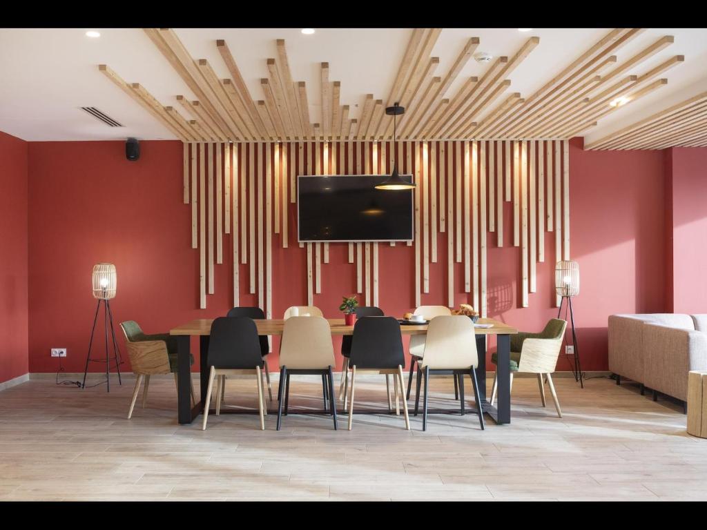 Photo de la galerie de l'établissement Apartment in Le Corbier with Heated Pool, à Villarembert