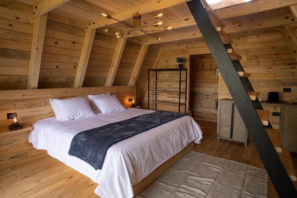 Postel nebo postele na pokoji v ubytování Cabañas Chalets Piedra Alta Zacatlan