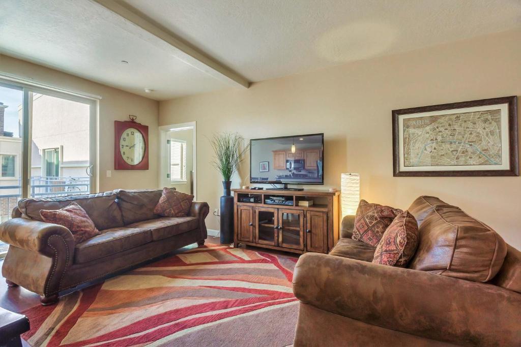 Μια τηλεόραση ή/και κέντρο ψυχαγωγίας στο Downtown Condo Near the Convention Center