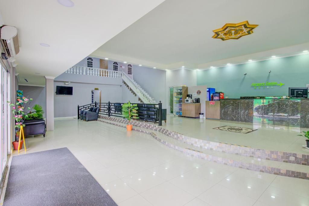 Bazén v ubytování Airport Suites Hotel nebo v jeho okolí