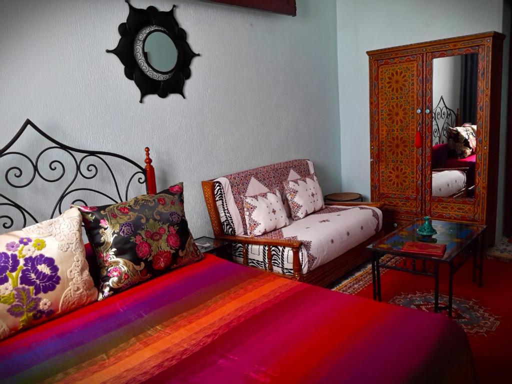 Postel nebo postele na pokoji v ubytování Riad Atika Mek