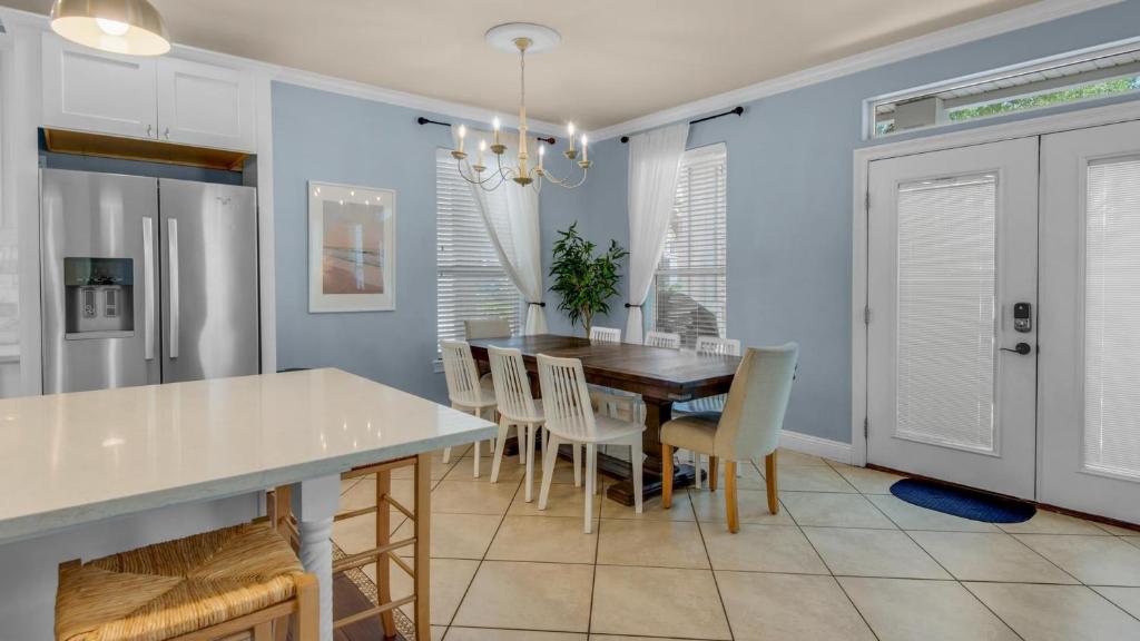 Galería fotográfica de The Bluefin - Luxury Beach Home! en Destin