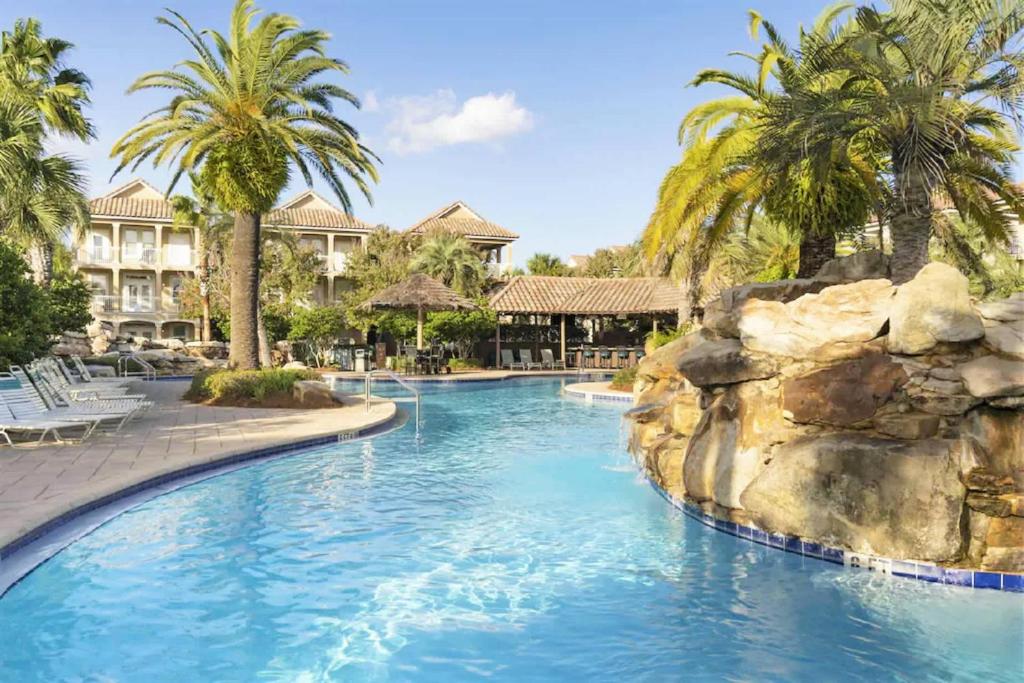 Der Swimmingpool an oder in der Nähe von The Bluefin - Luxury Beach Home!