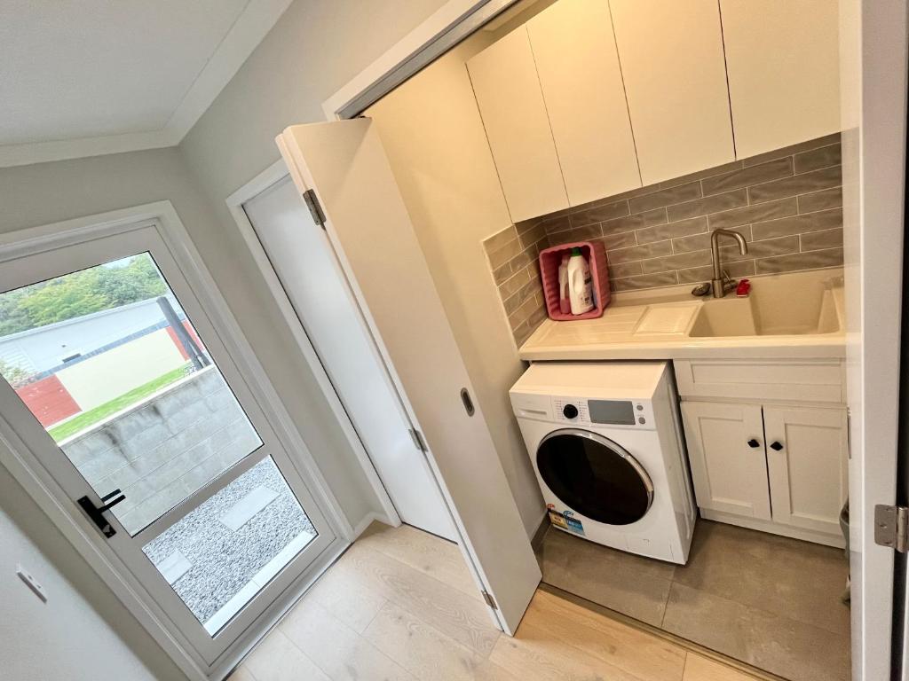 Lakeside cozy studio - Resim 11